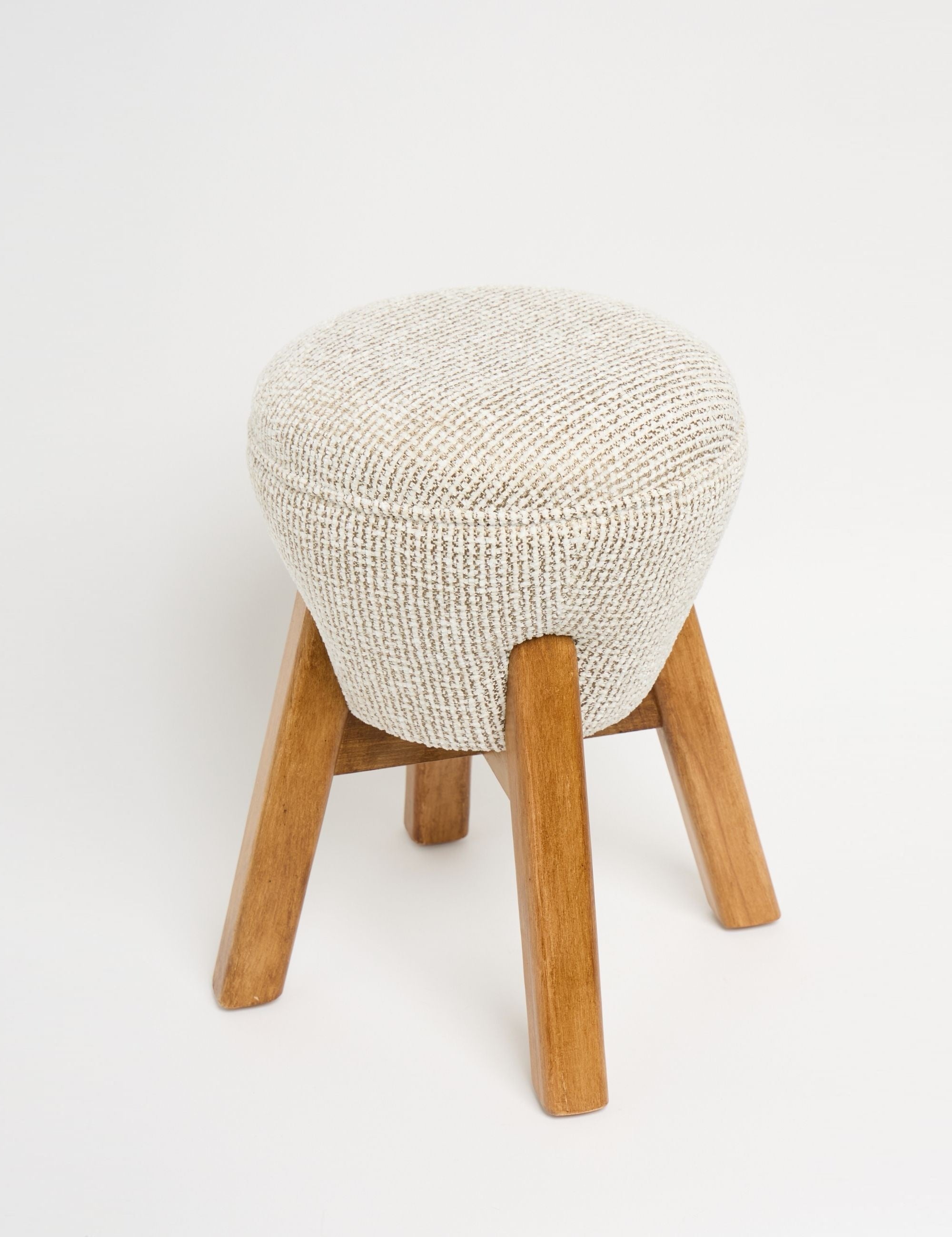 Hermod Ahşap Ayaklı Puf