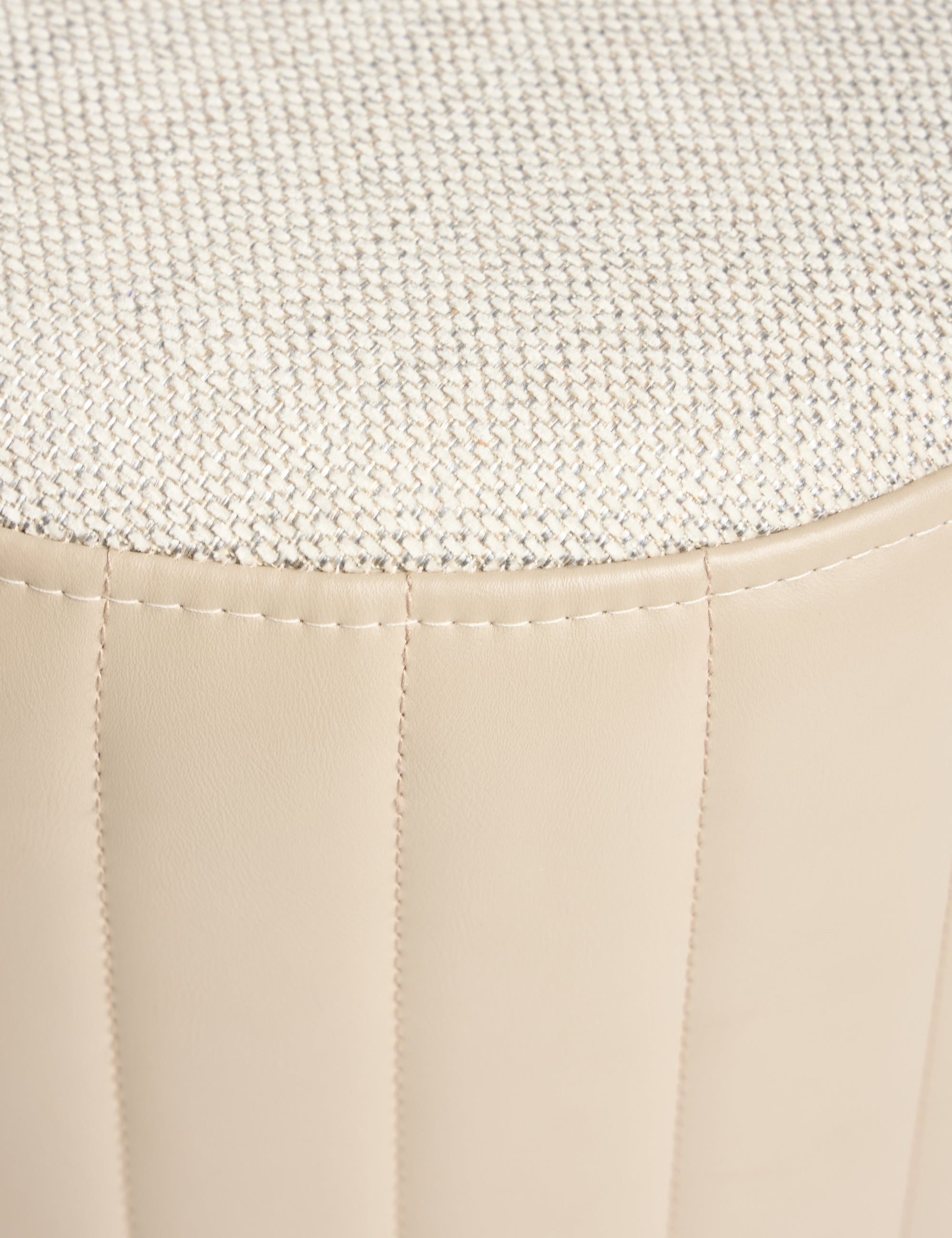 Nordica Gold ve Ahşap Detaylı Puf