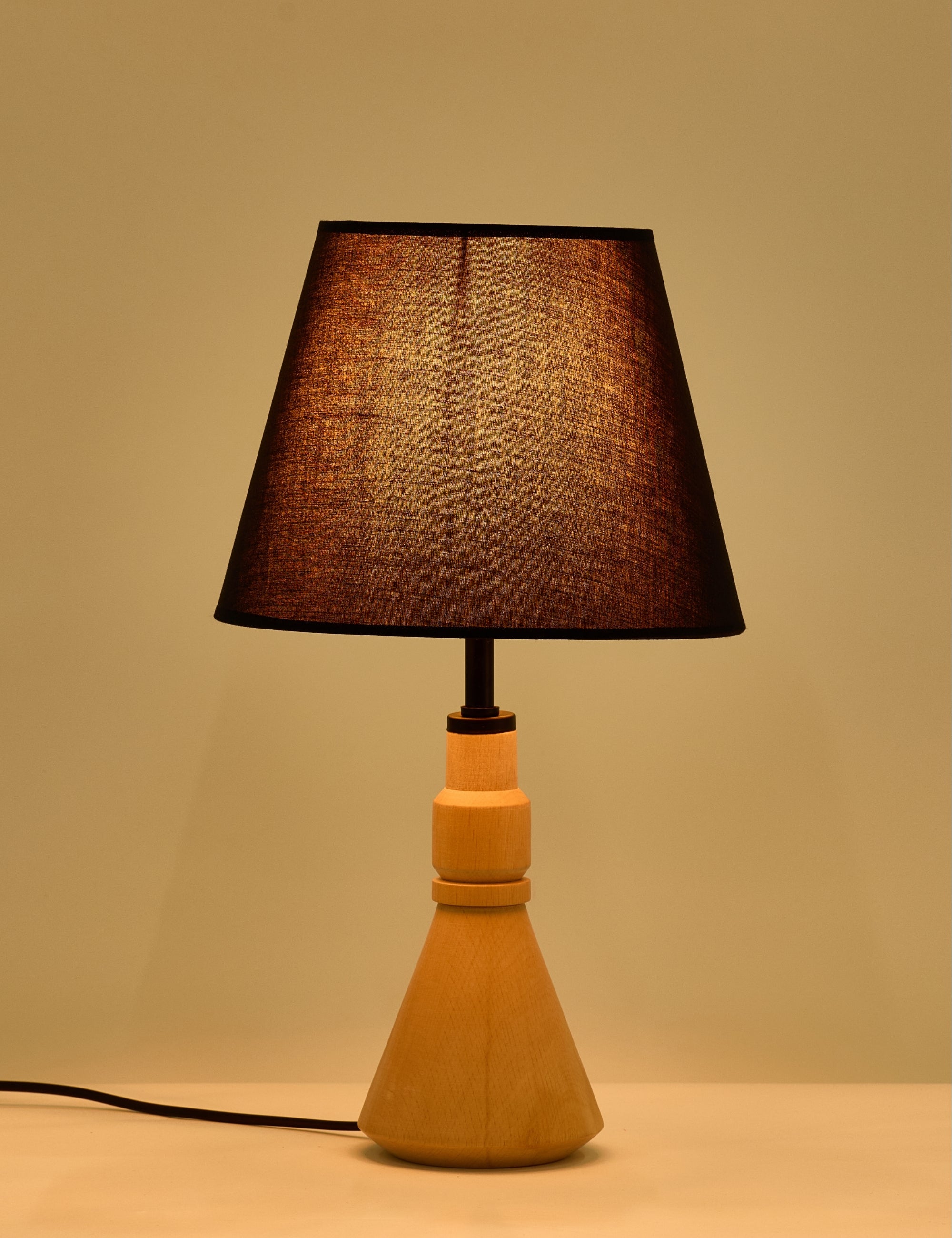 Tromso Kumaş Şapkalı Ahşap Abajur