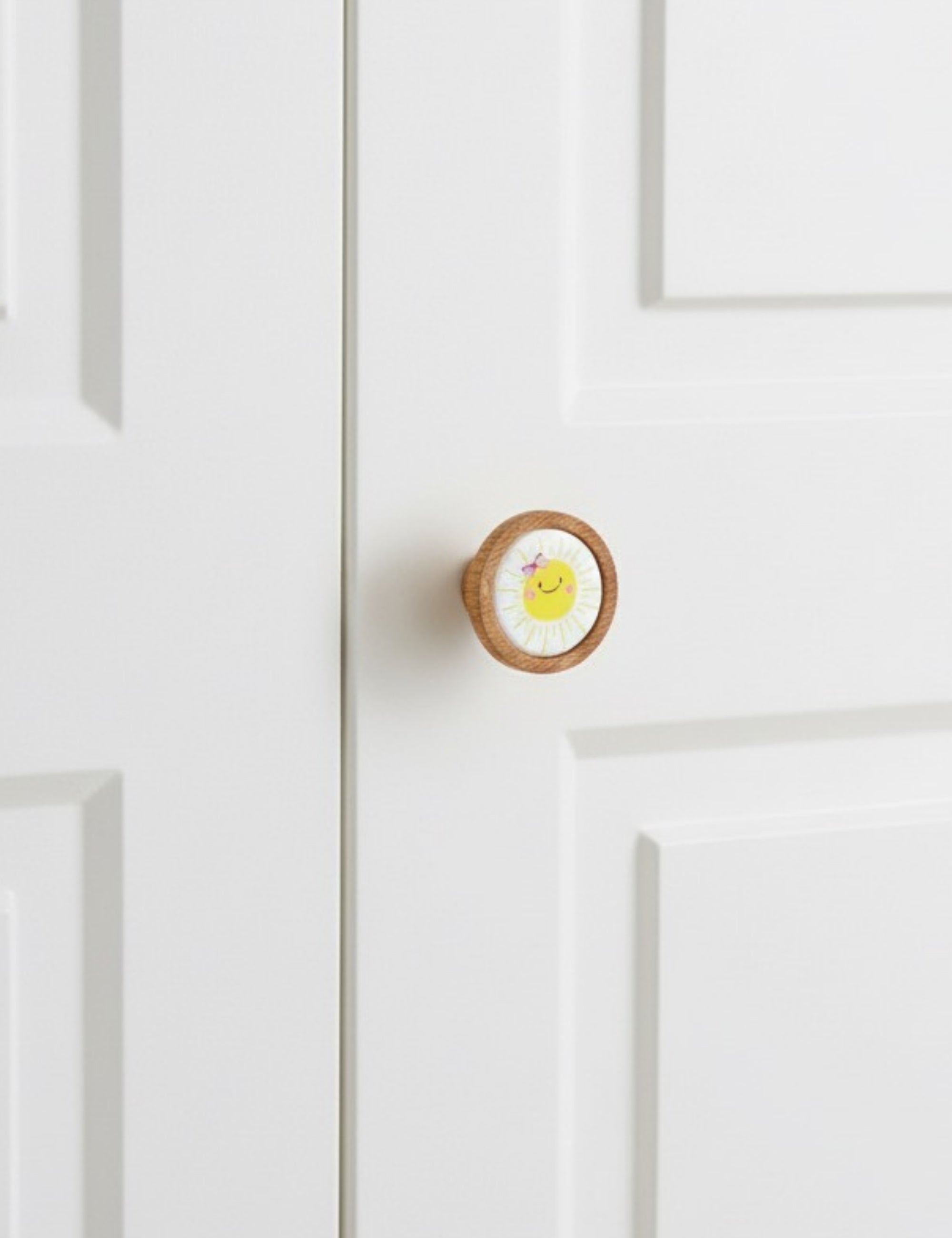 Güneş Desenli Porselen ve Ahşap Tekli Çocuk Kulp