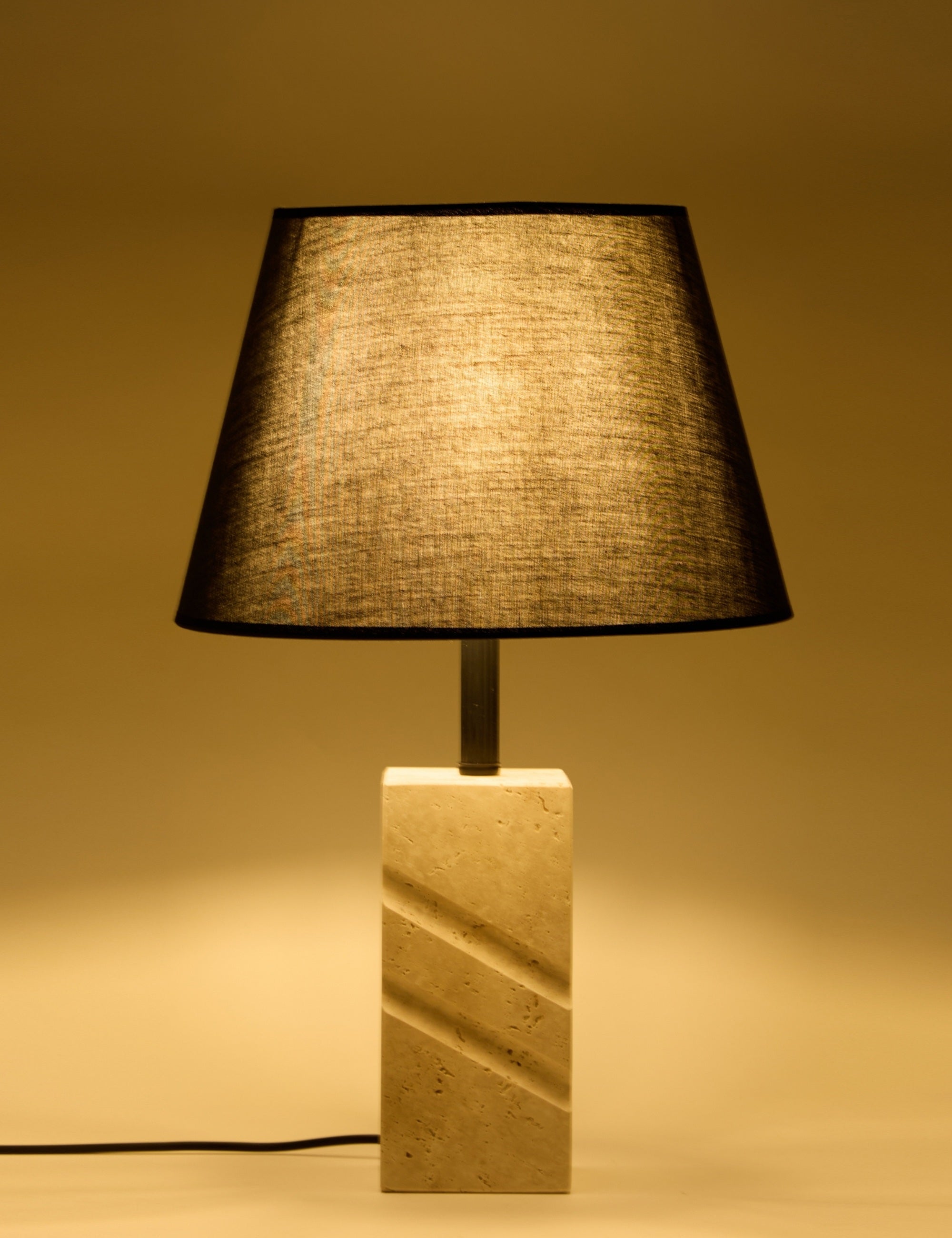 Valen Kumaş Şapkalı Siyah Traverten Abajur