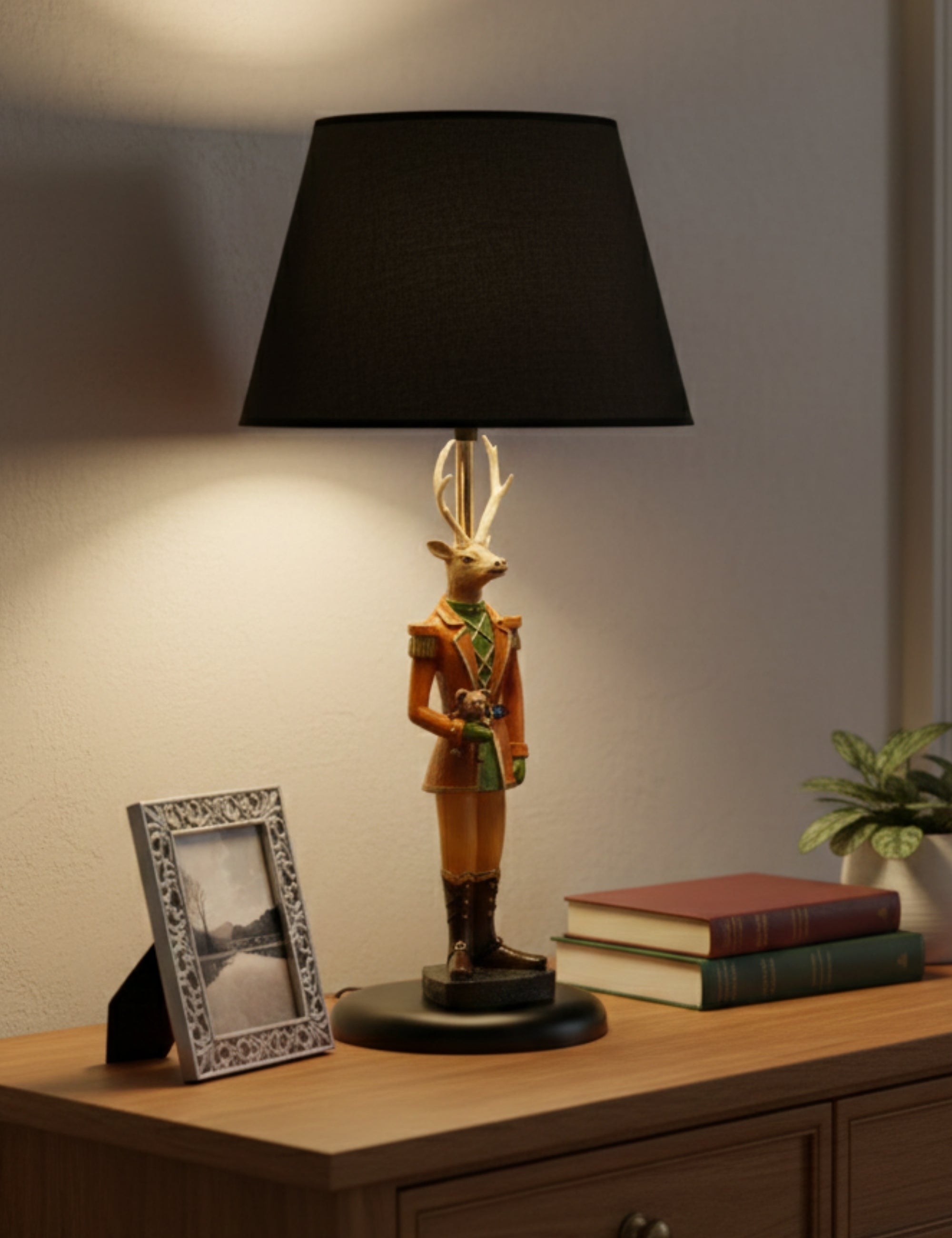 Fındıkkıran Geyik Asker Bear Figürlü Abajur & Biblo