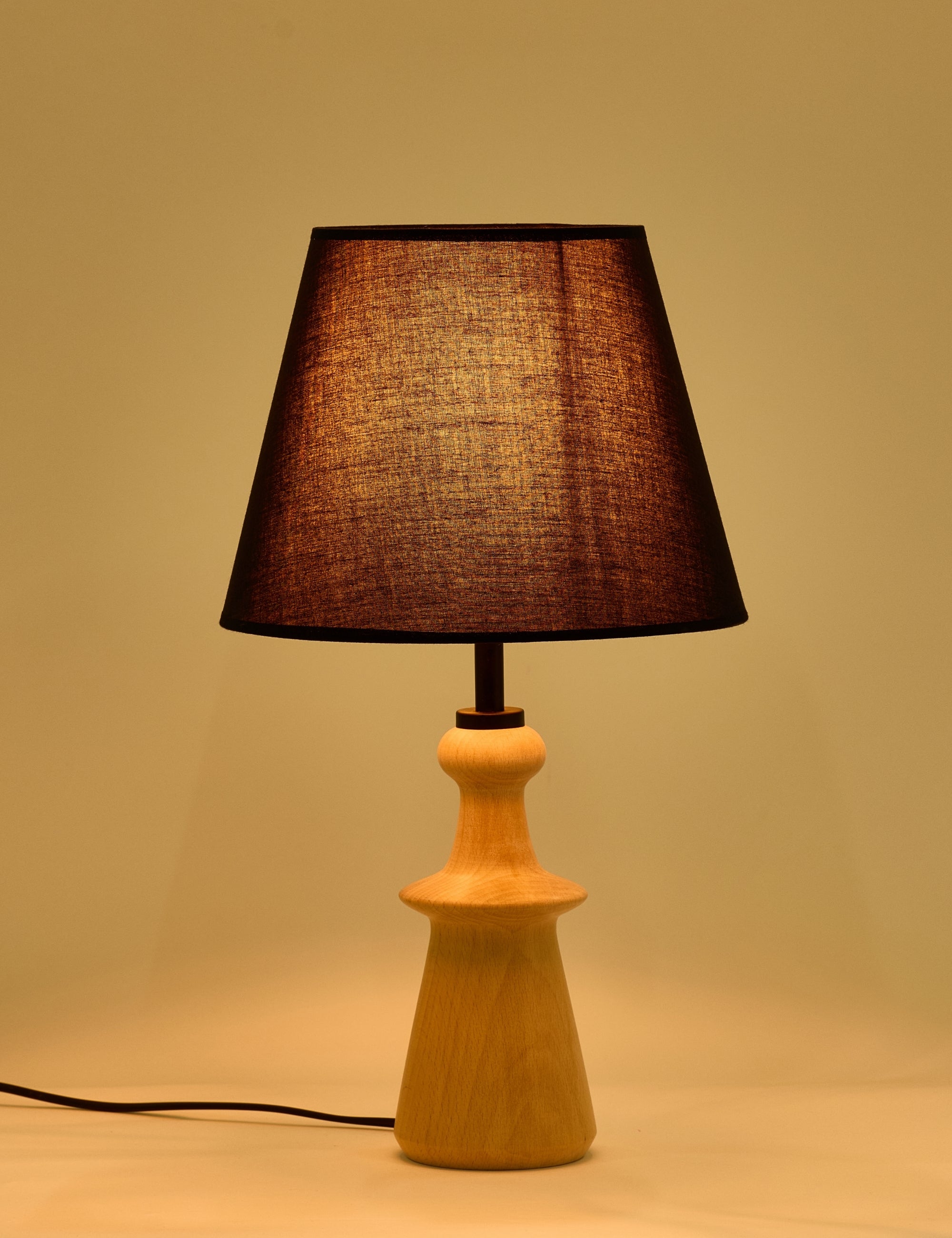 Sandnes Kumaş Şapkalı Ahşap Abajur