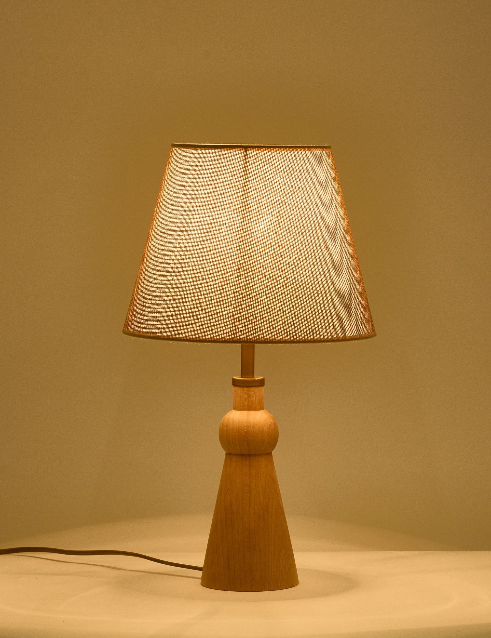 Oslo Kumaş Şapkalı Ahşap Abajur
